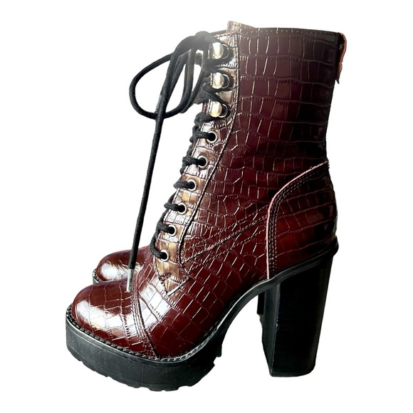 Steve Madden Winnie Harlow x Lisa Love Lug Booties Size 5.5 Reptile Wine - Picture 1 of 6